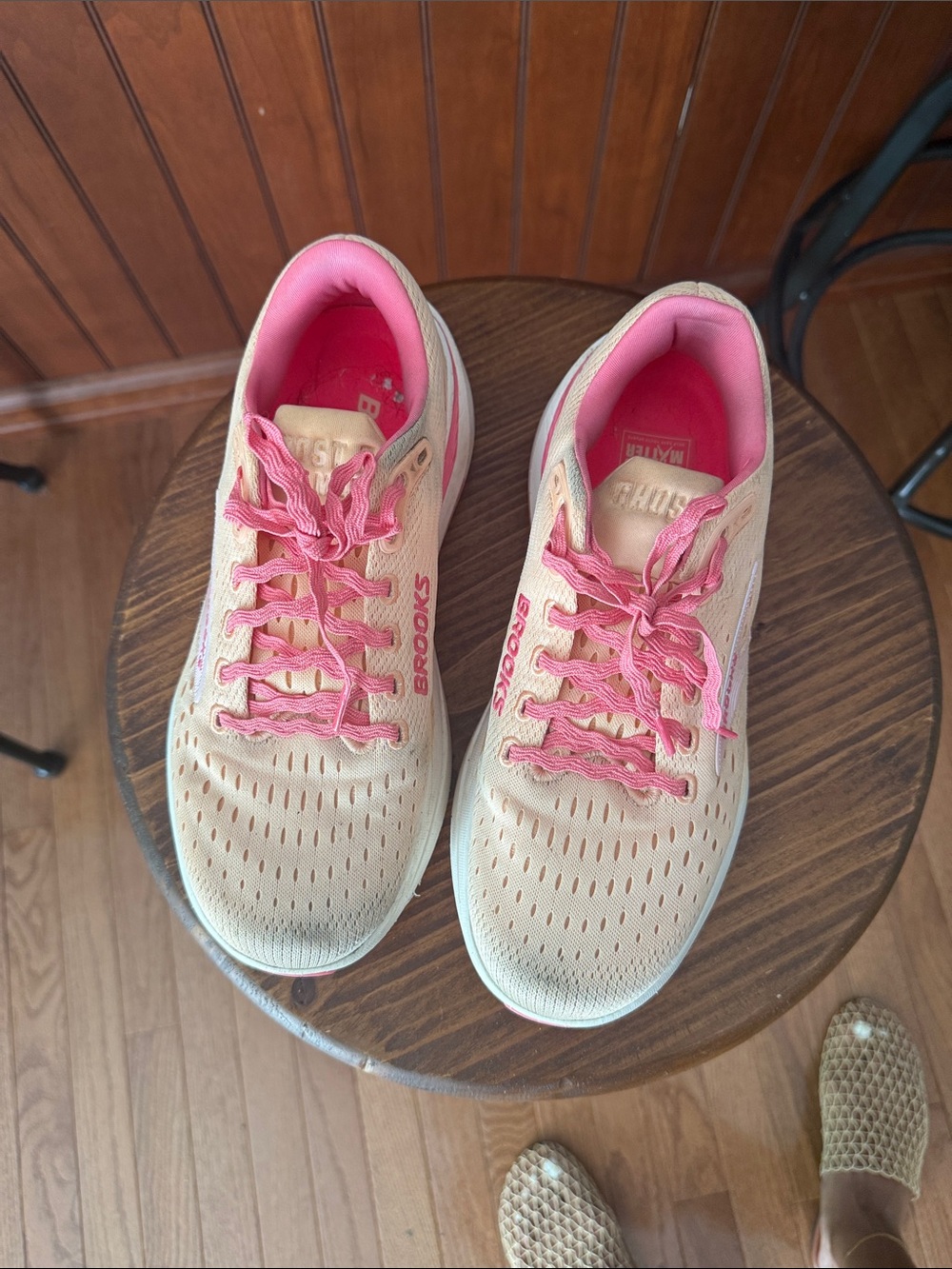Brooks 🏃‍♀️ Ghost Max 3 size 9 in coral great condition *ran 40 easy miles in* - Picture 3 of 10